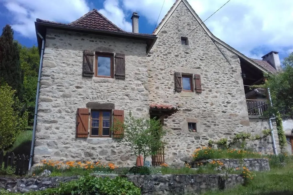 Gîte mosaïque Accueil rando, pêche, farniente Latouille-Lentillac